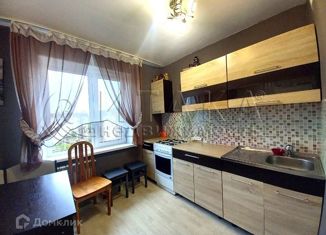 Продается 2-комнатная квартира, 56.9 м2, городской посёлок Советский, Школьная улица, 42