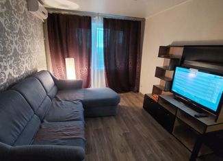 Продам 3-ком. квартиру, 50 м2, поселок городского типа Мирный, Школьная улица, 5