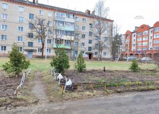 Продается 2-ком. квартира, 42 м2, Калужская область, Школьная улица, 9