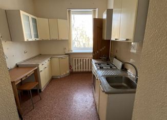 Продается 2-ком. квартира, 46 м2, Гатчина, Красная улица, 13