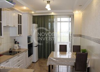 Продажа 3-ком. квартиры, 105 м2, Красноярск, улица Петра Ломако, 8