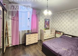 Продаю 2-ком. квартиру, 58.7 м2, Краснокамск, улица Чапаева, 13