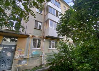 Продаю 1-ком. квартиру, 30 м2, Екатеринбург, улица Ильича, 71Б, метро Проспект Космонавтов