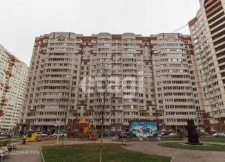 Продам 3-комнатную квартиру, 93.2 м2, Санкт-Петербург, улица Латышских Стрелков, 15к3, улица Латышских Стрелков