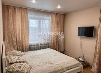 Продам 1-комнатную квартиру, 32 м2, Новосибирск, улица Блюхера, 48, метро Студенческая