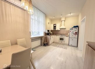Продажа трехкомнатной квартиры, 77.2 м2, Березники, улица Труда, 6