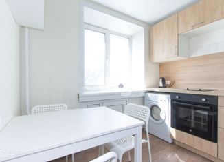 Продам 4-комнатную квартиру, 60.8 м2, Новосибирск, улица Ватутина, 65, метро Студенческая