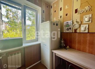 Продаю 2-ком. квартиру, 44 м2, Новомосковск, улица Шахтёров, 3