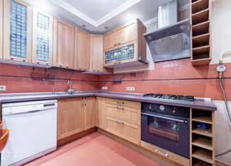 Продается 2-ком. квартира, 50 м2, Татарстан, улица Космонавтов, 42