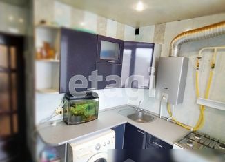Продам 2-ком. квартиру, 46 м2, посёлок городского типа Медведево, Коммунистическая улица, 12