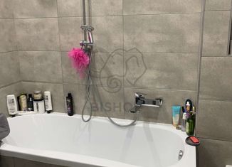 Продаю 2-ком. квартиру, 58.3 м2, Краснодар, улица Григория Пономаренко, 45, улица Григория Пономаренко