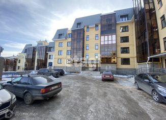 Продаю трехкомнатную квартиру, 137 м2, Псков, Красноармейская улица, 2Б