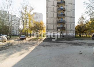 Продажа 1-ком. квартиры, 30.7 м2, Екатеринбург, улица Бакинских Комиссаров, 60, метро Проспект Космонавтов