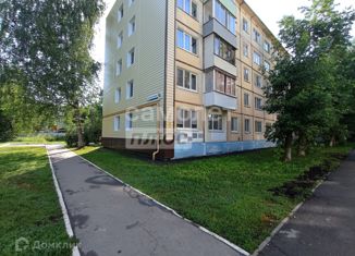 Продается 2-комнатная квартира, 48.3 м2, Удмуртия, улица Холмогорова, 90