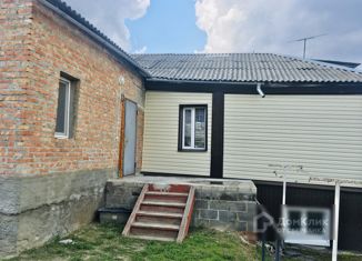 Продаю 3-ком. квартиру, 55 м2, Новый Оскол, Гражданская улица, 60