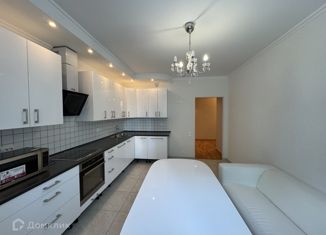 Продам двухкомнатную квартиру, 73 м2, Татарстан, улица Амирхана Еники, 17Б