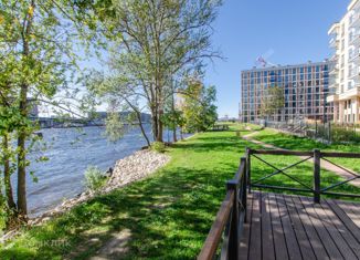 Продается двухкомнатная квартира, 61.4 м2, Санкт-Петербург, метро Крестовский остров, Петровский проспект, 24к2