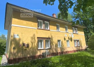 Продам трехкомнатную квартиру, 48.4 м2, посёлок городского типа Белые Берега, улица Ленина, 7