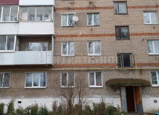 Продажа 3-ком. квартиры, 60 м2, поселок городского типа Голынки, улица Мира, 5