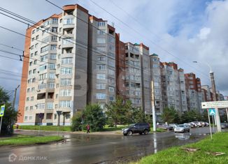 Продается 4-комнатная квартира, 112.2 м2, Омская область, проспект Комарова, 9