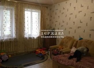 Продаю трехкомнатную квартиру, 64 м2, Топки, улица Революции, 35