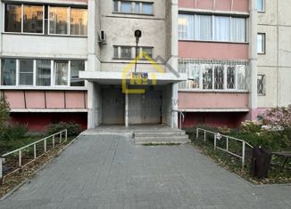 Продается 2-ком. квартира, 57.1 м2, Челябинск, улица Братьев Кашириных, 76