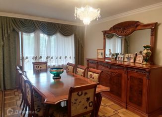 Продается 4-комнатная квартира, 110 м2, Владикавказ, улица Степана Разина, 5, Иристонский муниципальный округ
