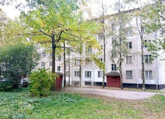 Продается 1-ком. квартира, 30 м2, Санкт-Петербург, проспект Большевиков, 63к4, муниципальный округ Народный