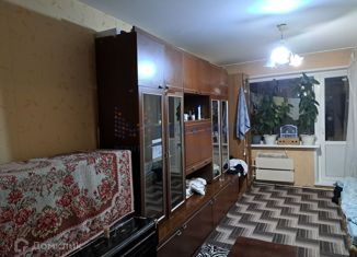 Продаю трехкомнатную квартиру, 60 м2, Нижний Новгород, улица Сергея Акимова, 16, метро Стрелка