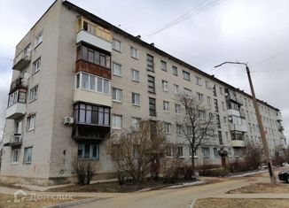 Продам четырехкомнатную квартиру, 63.5 м2, Ленинградская область, Комсомольский проспект, 44