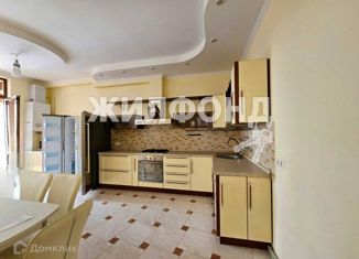 Продаю 5-комнатную квартиру, 200 м2, Геленджик, Геленджикский проспект, 127