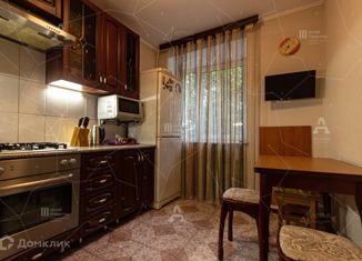 Сдам в аренду двухкомнатную квартиру, 45 м2, Санкт-Петербург, улица Белы Куна, 18к1, улица Белы Куна