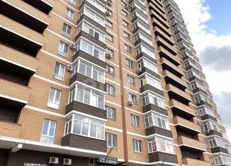 Продаю 2-ком. квартиру, 70.2 м2, Новороссийск, улица Видова, 100, ЖК Центр