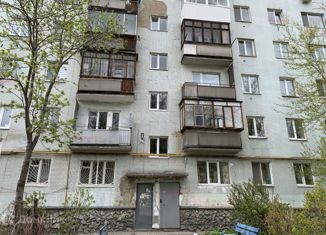 Продам трехкомнатную квартиру, 59 м2, Свердловская область, Братская улица, 18