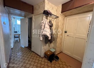 Сдается трехкомнатная квартира, 59.4 м2, Березники, улица Мира, 33