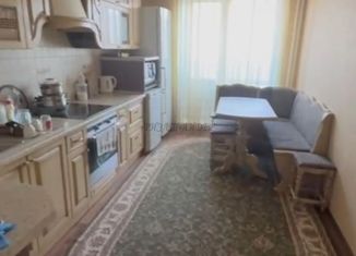 Сдается двухкомнатная квартира, 70 м2, Горно-Алтайск, улица Петра Сухова, 10