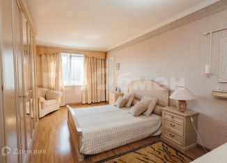 Продается пятикомнатная квартира, 130 м2, Москва, Никулинская улица, 15к2, район Тропарёво-Никулино