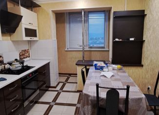 Продаю двухкомнатную квартиру, 56 м2, Нальчик, улица Мальбахова, 34А, район Стрелка