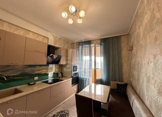 Сдается 1-ком. квартира, 34 м2, Санкт-Петербург, улица Маршала Казакова, 70к1