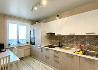 Продаю 2-комнатную квартиру, 57.2 м2, Чайковский, улица Декабристов, 36