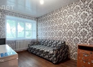 Однокомнатная квартира на продажу, 29.9 м2, поселок Приуральский, Центральная улица, 11