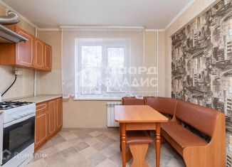 Двухкомнатная квартира на продажу, 50.7 м2, Омск, улица Багратиона, 86