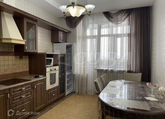 Сдается в аренду 2-комнатная квартира, 87.9 м2, Тюмень, улица Малыгина, 90, ЖК Паруса