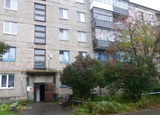 Трехкомнатная квартира на продажу, 59 м2, Артёмовский, улица Дзержинского, 2Б