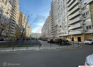 Продаю 2-ком. квартиру, 64 м2, Краснодар, улица Селезнёва, 4/4, ЖК Новые Черёмушки