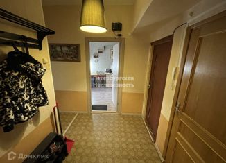 Продаю комнату, 63 м2, Санкт-Петербург, улица Бабушкина, 61, улица Бабушкина