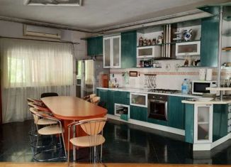 Сдается в аренду четырехкомнатная квартира, 600 м2, Ростов-на-Дону, Госпитальный переулок, 74/1, Октябрьский район