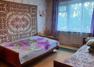 Продается трехкомнатная квартира, 62.2 м2, Карачев, улица Карла Маркса