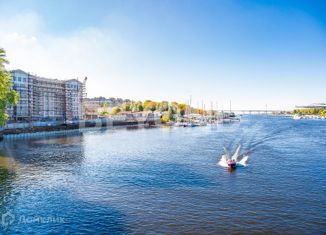 Продам 2-комнатную квартиру, 81.9 м2, Санкт-Петербург, метро Крестовский остров, Петровская коса, 1к1