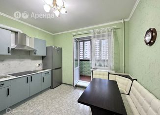 Сдаю 1-ком. квартиру, 40 м2, Троицк, Академическая площадь, 1